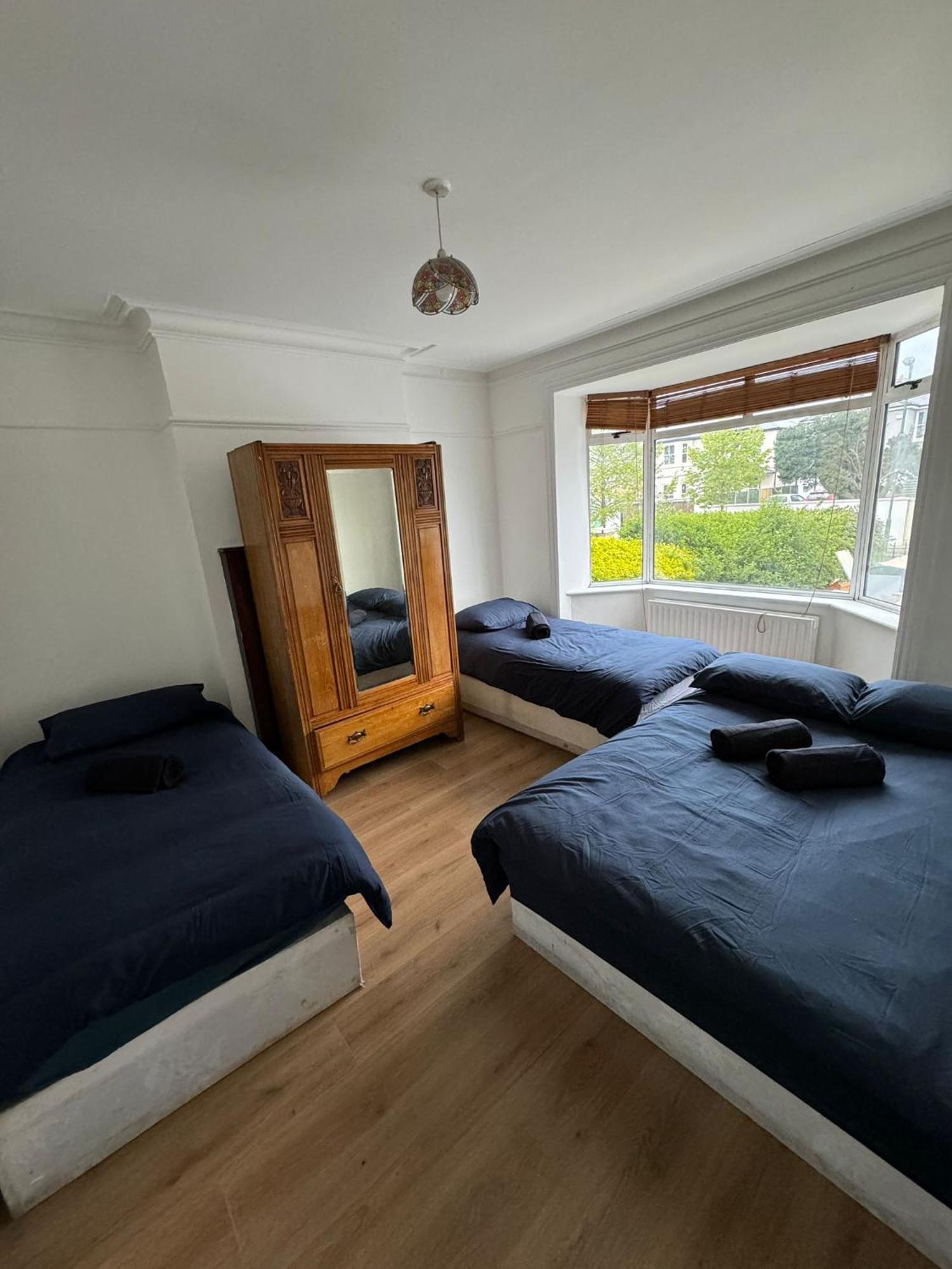 Big Family Room In Room At 2 Iveragh Rd-4 Dublin Dış mekan fotoğraf