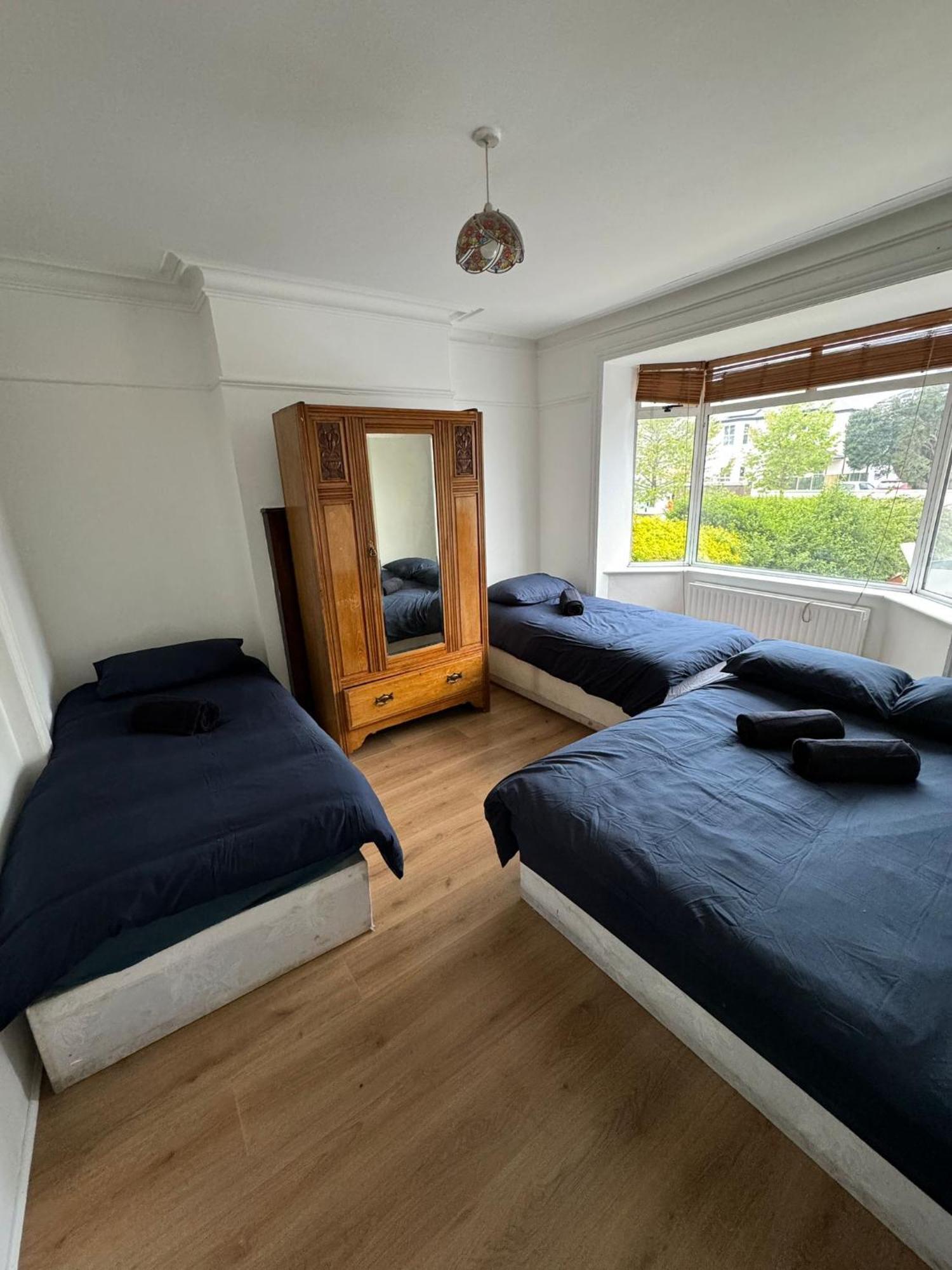 Big Family Room In Room At 2 Iveragh Rd-4 Dublin Dış mekan fotoğraf